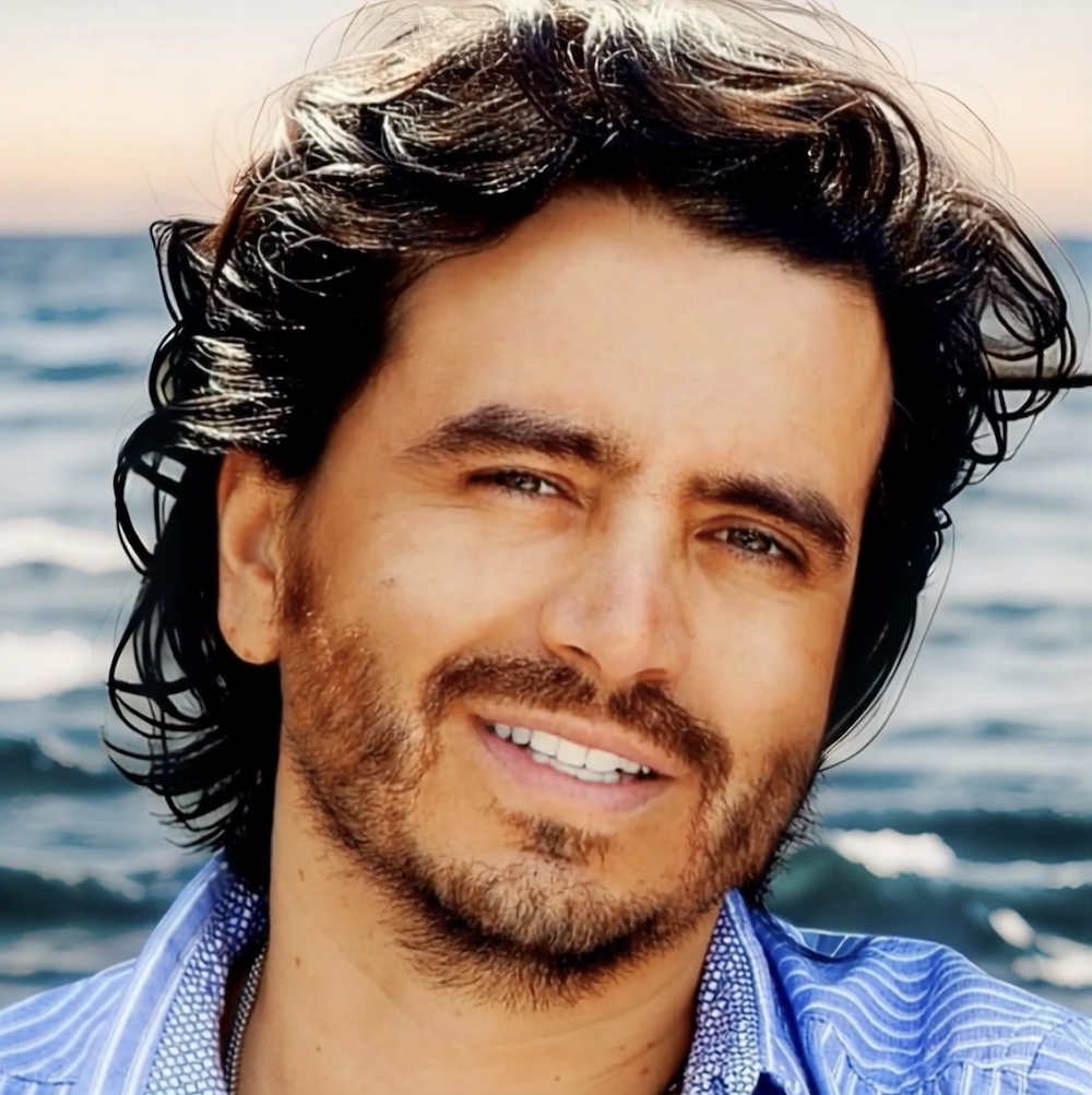 Luigi Laguna · Retrato del autor